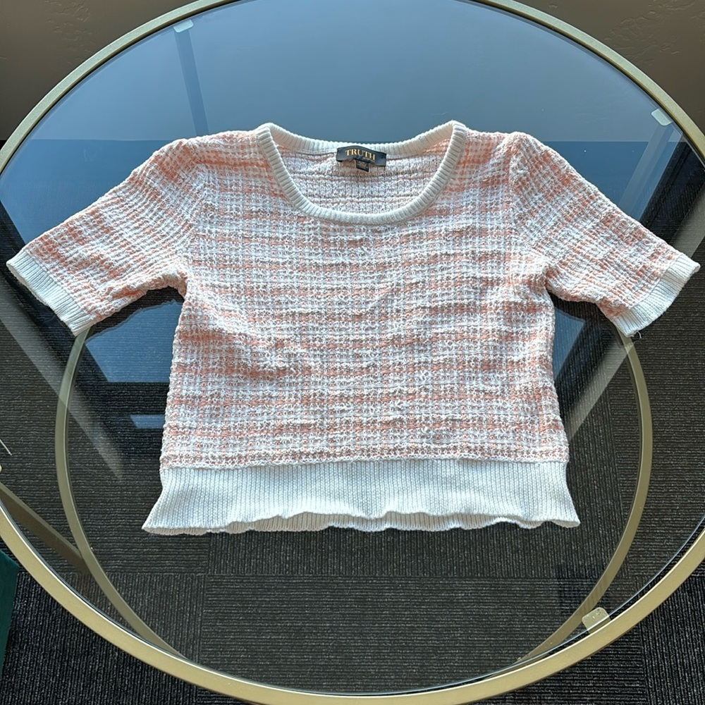 Short sleeve sweater, top size large good condition